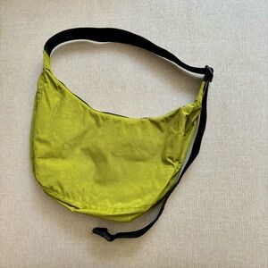 Baggu Medium Crescent Bag in Avocado